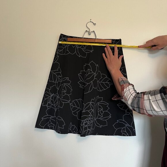 Jacob. Skirt. Black with White Floral Design. Size 5/6. Womens. - Picture 5 of 6